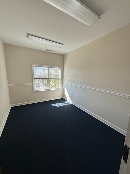 More Photos Of 23077 Three Notch Rd, California Office For Sale