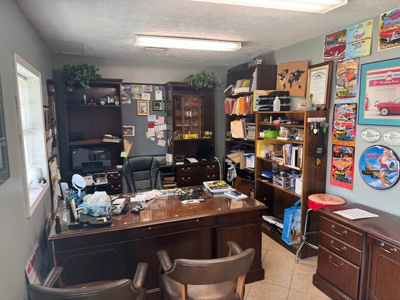 More Photos Of 818 Morton Ave, Bardstown Flex For Sale