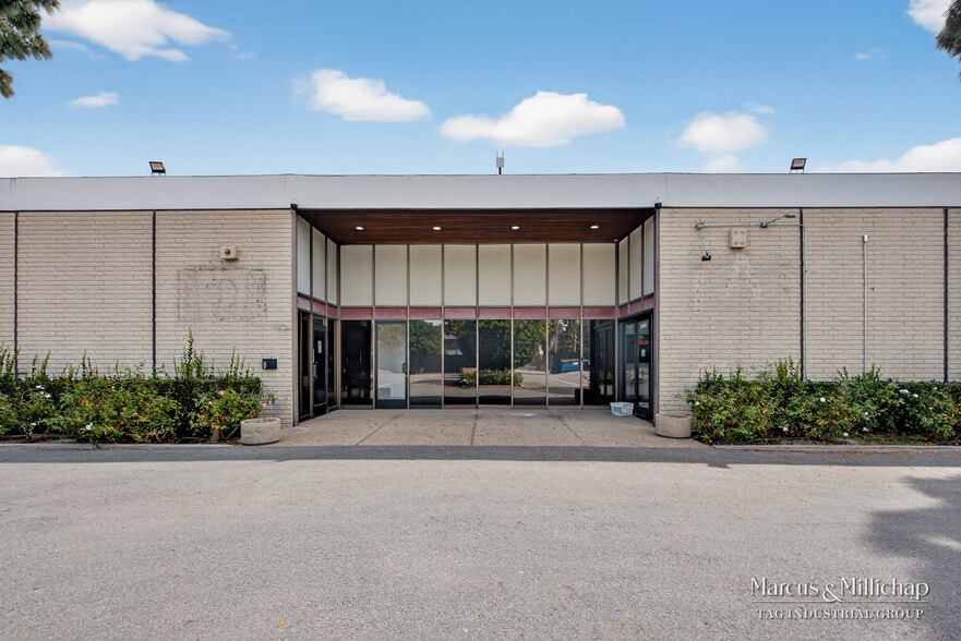 More Photos Of 6700 Valjean Ave, Van Nuys Warehouse For Sale