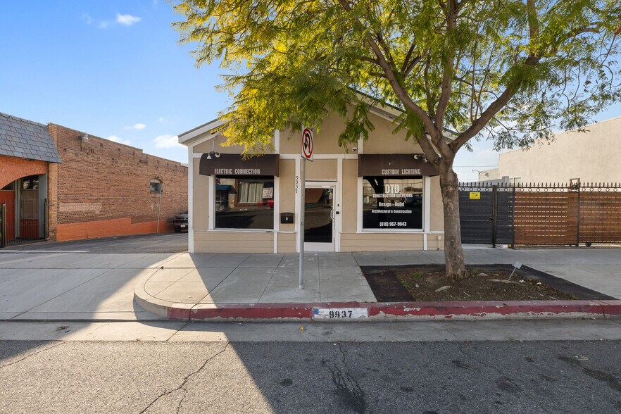 Primary Photo Of 9937 Commerce Ave, Tujunga Freestanding For Sale