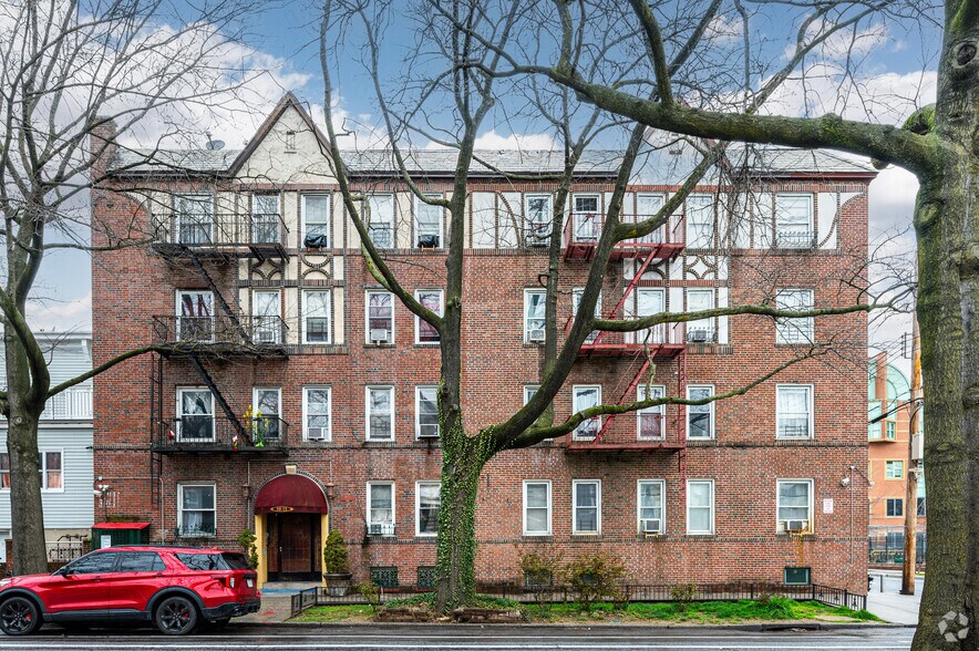 More Photos Of 9815 34th Ave, Corona Apartments For Sale