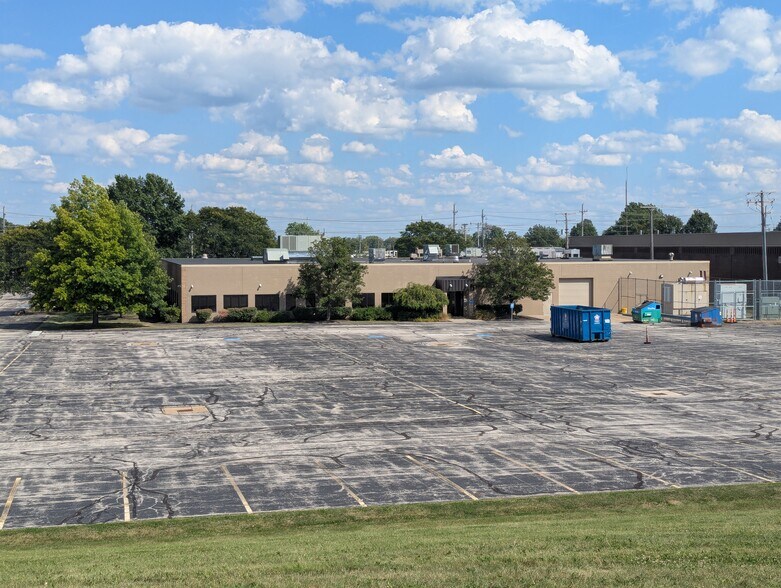 More Photos Of 6262 Cochran Rd, Solon Flex For Sale