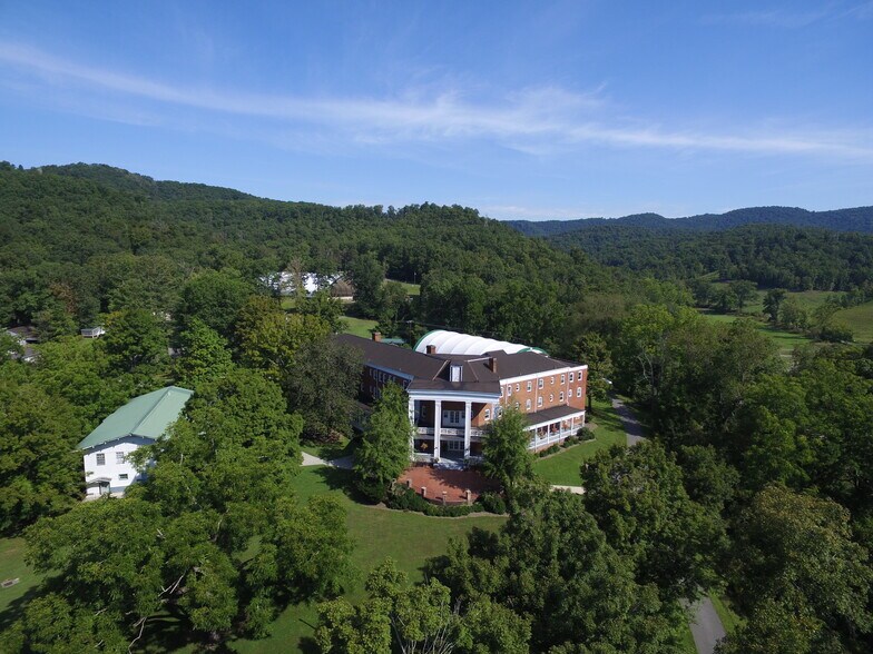 Primary Photo Of 158 Academy Lane Dr, Pence Springs Hotel For Sale