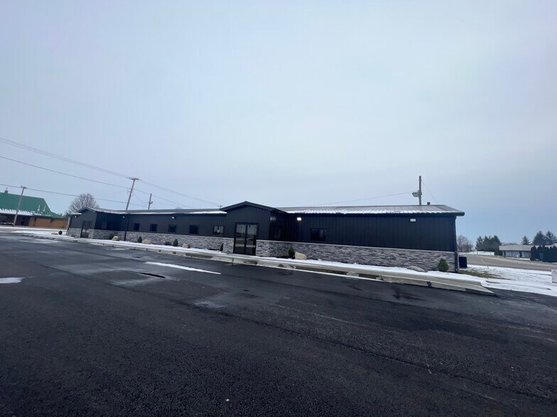 More Photos Of 14501 W Commerce Rd, Daleville Freestanding For Lease