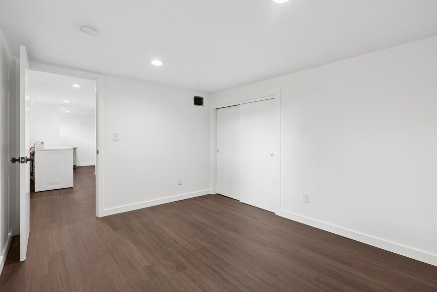 More Photos Of 2105 SE Ochoco St, Portland Office For Sale