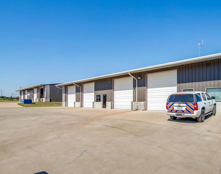 More Photos Of 9115 East Highway 67, Alvarado Showroom For Lease