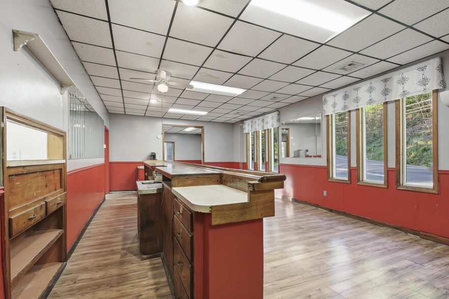 More Photos Of 116 Ringtown Blvd, Ringtown Flex For Sale