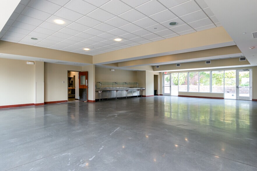 More Photos Of 1632 McCain Ln, Manhattan Sorority Fraternity House For Sale