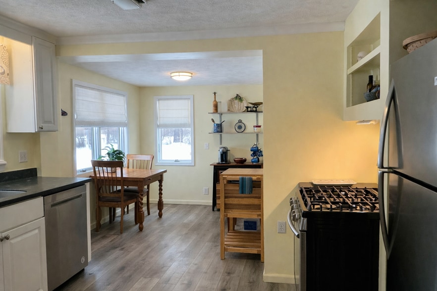 More Photos Of 11481 Main St, Honor Hotel For Sale