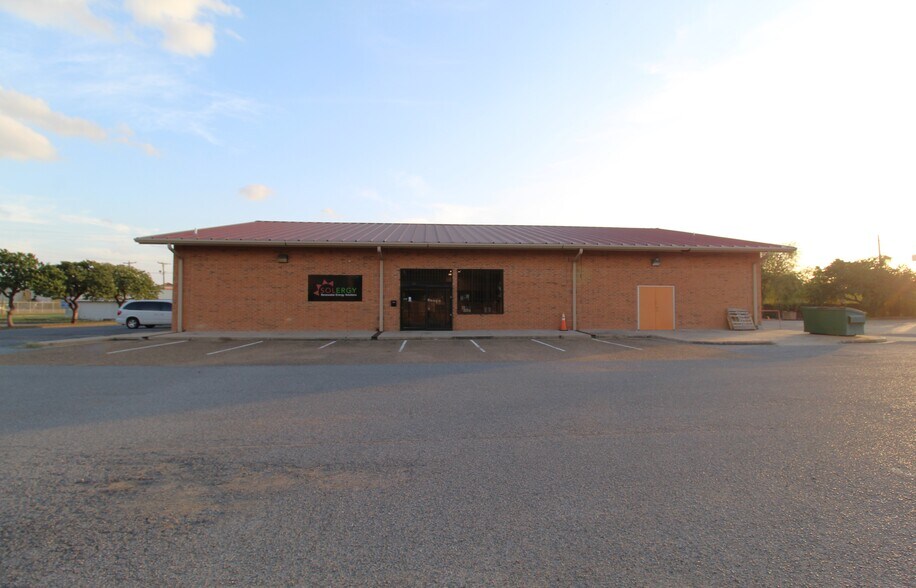 More Photos Of 3701 Mccoll St, McAllen Showroom For Sale