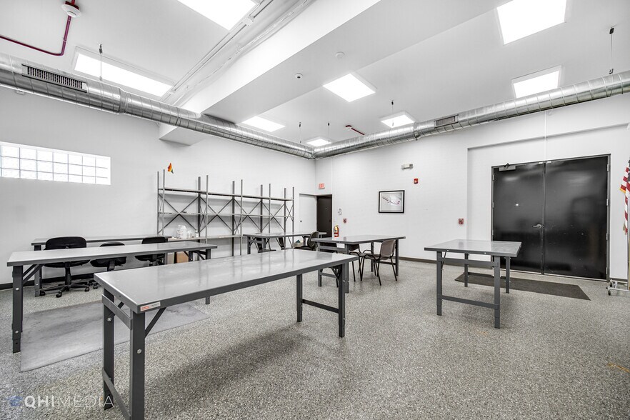 More Photos Of 9300 W Ogden Ave, Brookfield Office For Sale