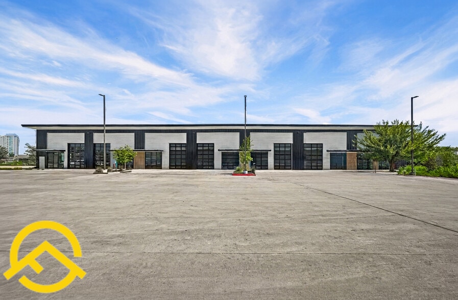 More Photos Of 300 Co Rd 199, Hutto Flex For Lease