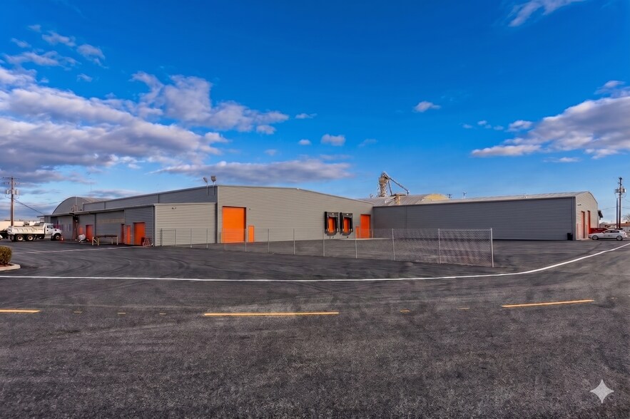 More Photos Of 5900 Pruitt Ave, Windsor Warehouse For Lease
