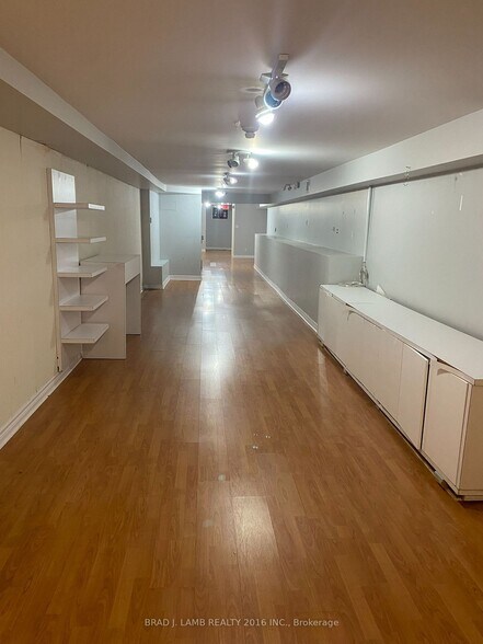 More Photos Of 803-805 Dundas St W, Toronto Storefront Retail Office For Lease