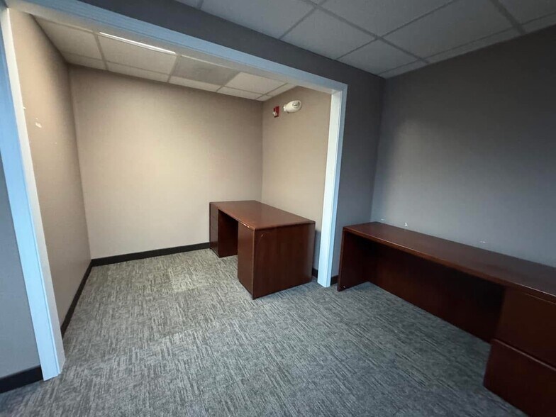 More Photos Of 222-224 Main St, Salem Office For Lease