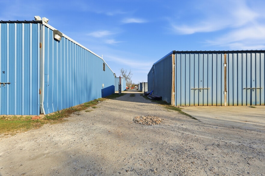 More Photos Of 522 Crenshaw Rd, Pasadena Self Storage For Sale