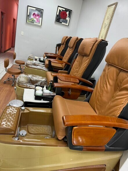 More Photos Of 330-350 S Salem St, Dover Freestanding For Lease