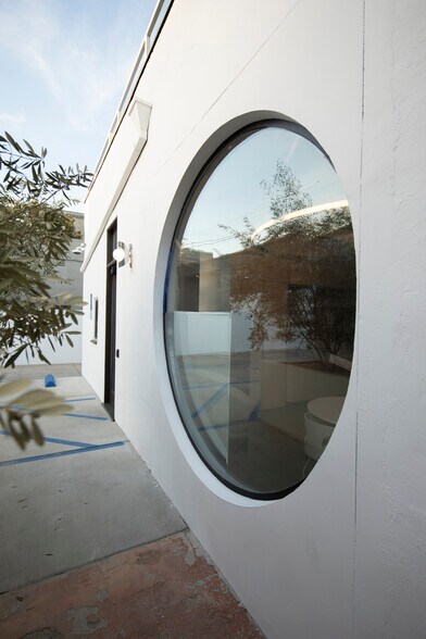 More Photos Of 729-733 Seward St, Los Angeles Loft Creative Space For Sale