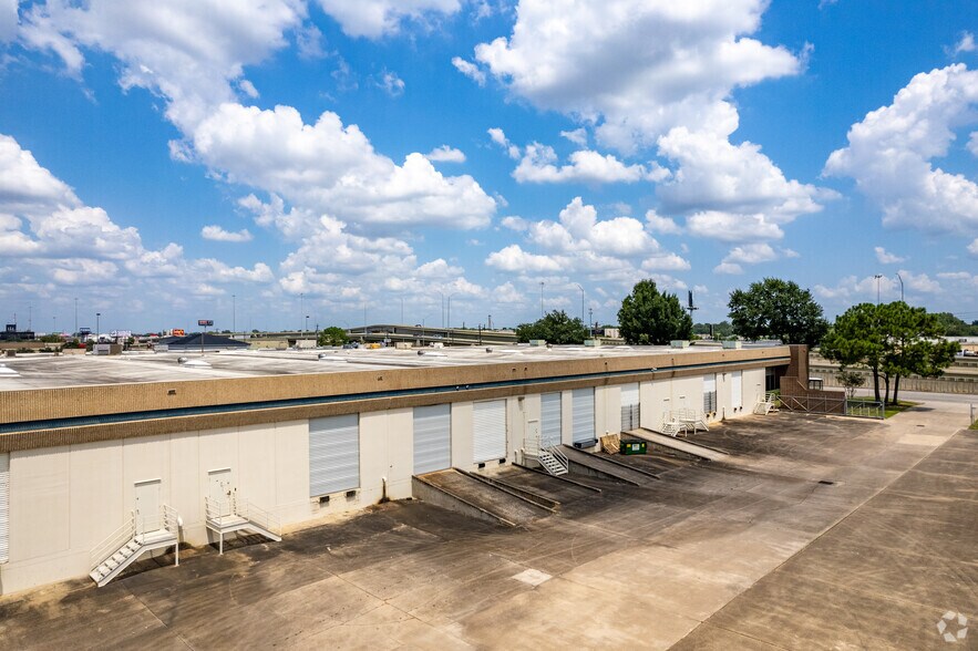 More Photos Of 7801 N Shepherd Dr, Houston Warehouse For Lease
