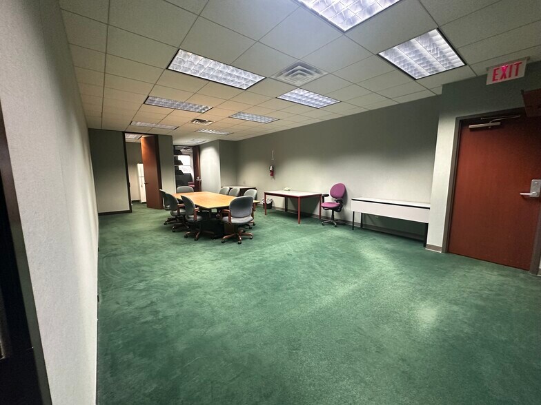 More Photos Of 1101 N Main St, Anderson Office For Lease