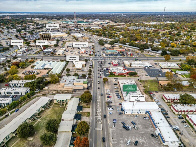 More Photos Of 929-941 Lake Air Dr, Waco Storefront For Lease