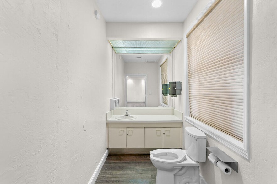 More Photos Of 2245 N University Dr, Pembroke Pines Medical For Lease