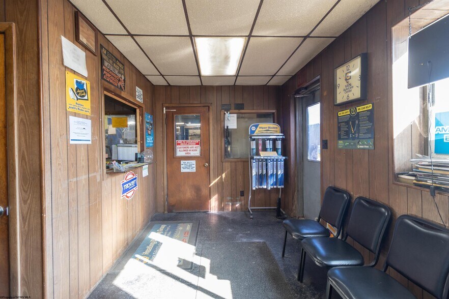 More Photos Of 109 Lodgeville Rd, Bridgeport Auto Repair For Sale
