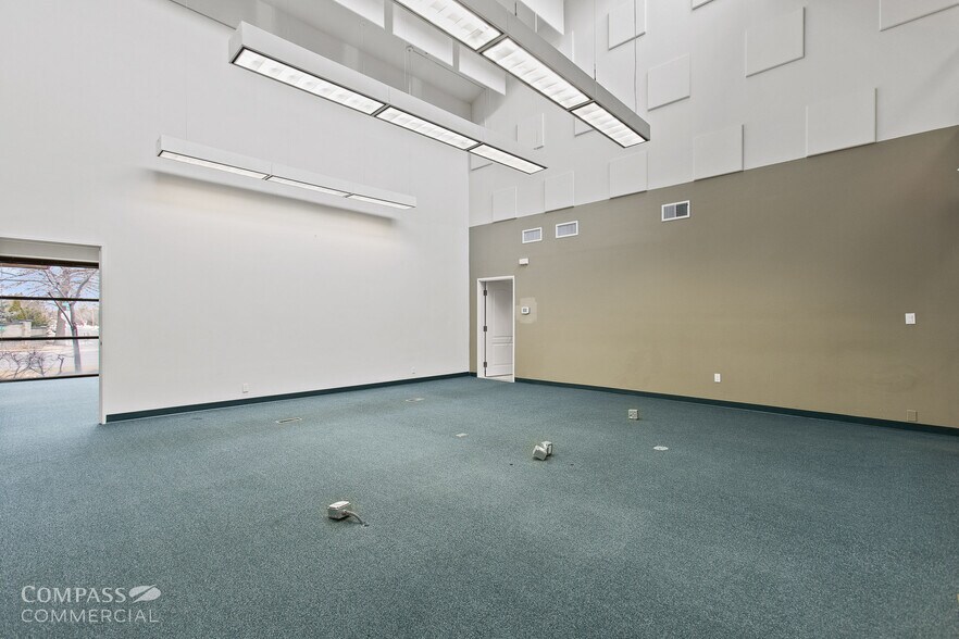 More Photos Of 2698 NE Courtney Dr, Bend Medical For Lease