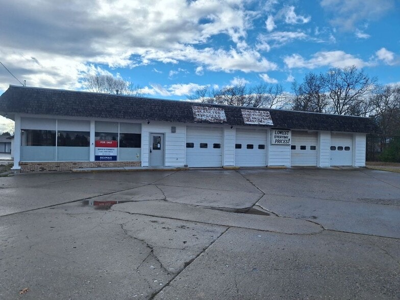 Primary Photo Of 5115 N US Highway 23, Oscoda Auto Repair For Sale