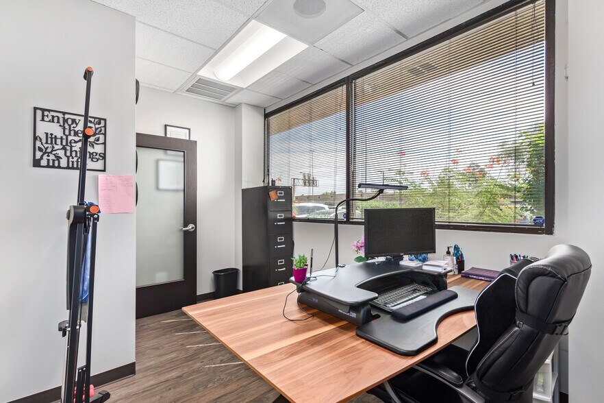 More Photos Of 15600 N Black Canyon Hwy, Phoenix Office For Sale