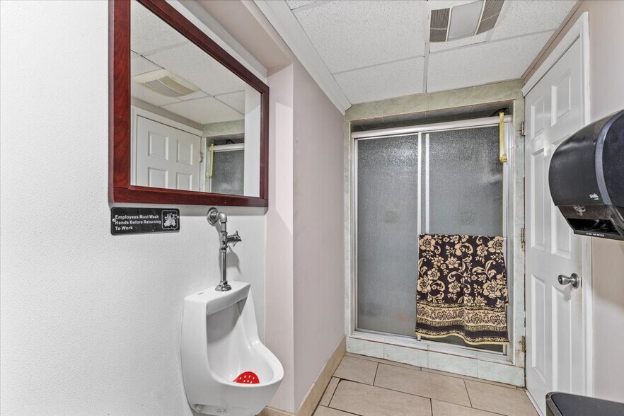 More Photos Of 232 W Moorestown Rd, Wind Gap Restaurant For Sale