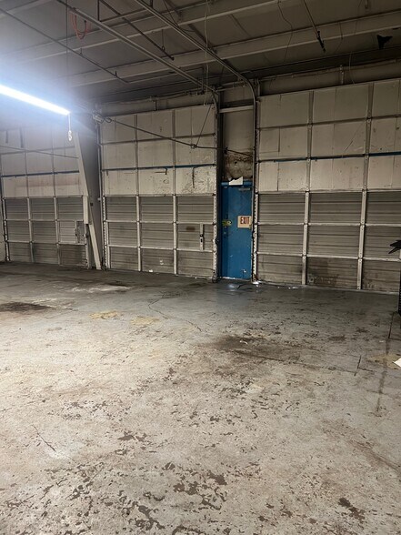 More Photos Of 2101 W Cornell Ave, Englewood Auto Repair For Lease