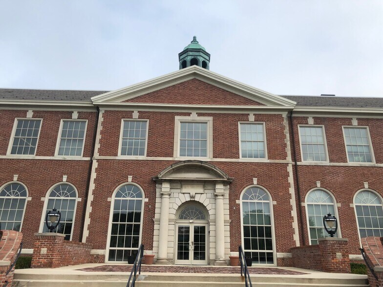 More Photos Of 4650 N Port Washington Rd, Glendale Office For Lease