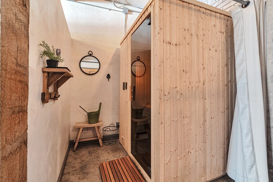 More Photos Of 24363 Main St, Santa Clarita Freestanding For Sale