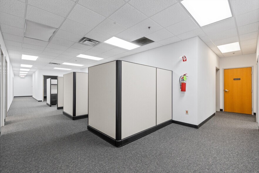 More Photos Of 1832 Midpark Rd, Knoxville Flex For Lease