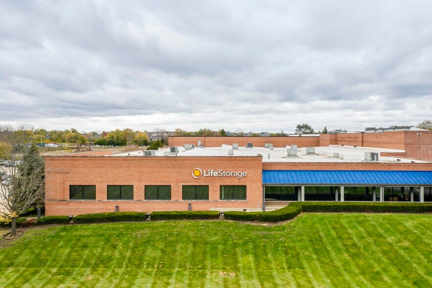 More Photos Of 1455 S Barrington Rd, Barrington Self Storage For Lease