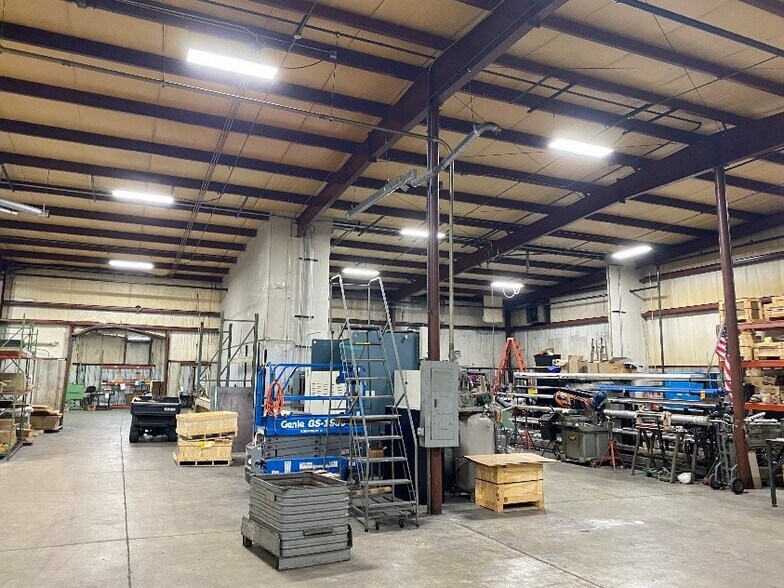 More Photos Of 2302 Spring Ridge Dr, Spring Grove Manufacturing For Sale