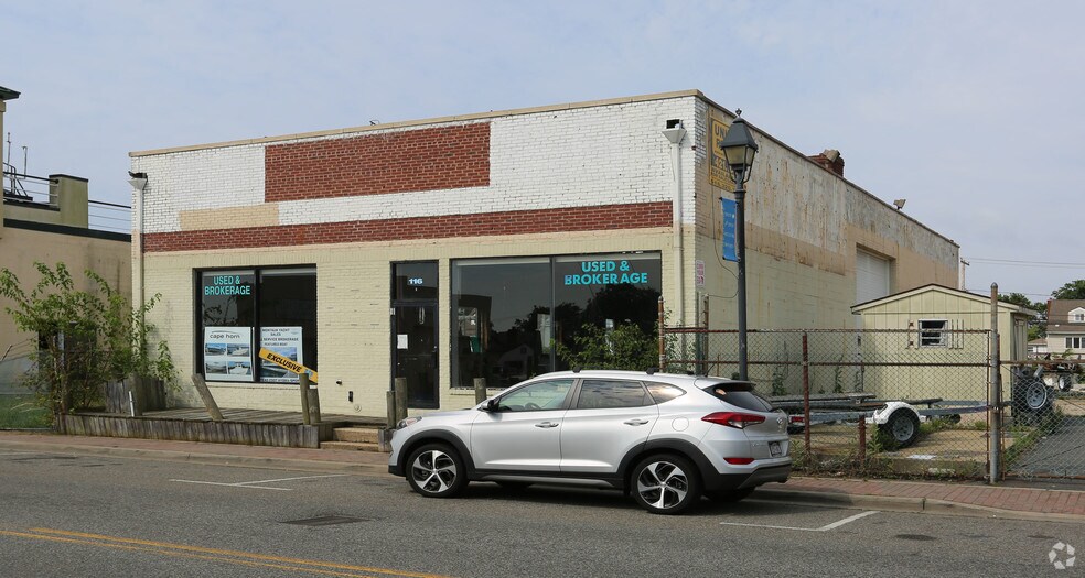 More Photos Of 116 Woodcleft Ave, Freeport Freestanding For Sale