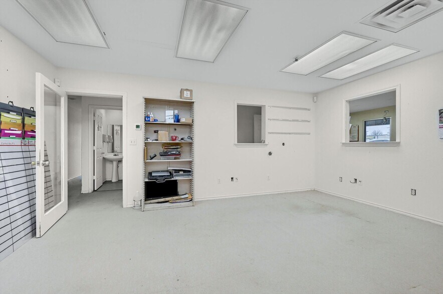 More Photos Of 18987 W US Highway 82, Sherman Industrial For Sale