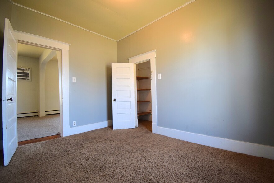 More Photos Of 102 N Park St, Sesser Restaurant For Sale