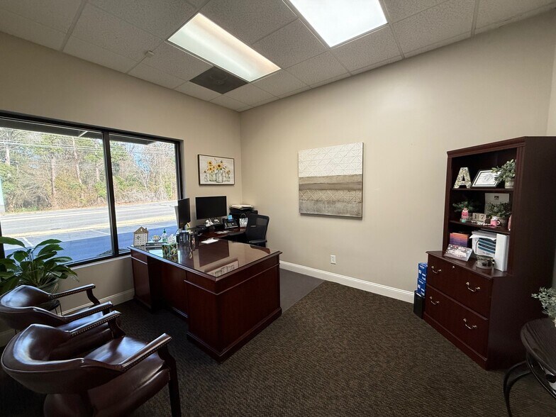 More Photos Of 1905-1909 Bragg Blvd, Fayetteville Office For Lease