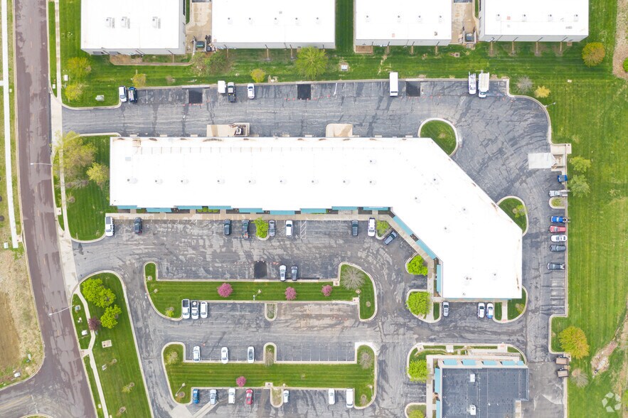 More Photos Of 16100-16144 Foster St, Overland Park Light Distribution For Lease