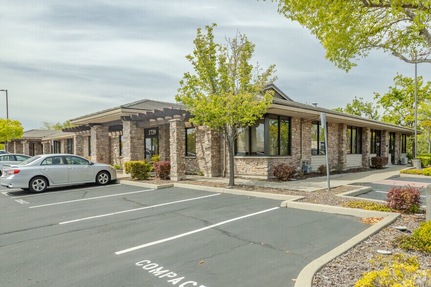 More Photos Of 1739 Creekside Dr, Folsom Medical For Lease
