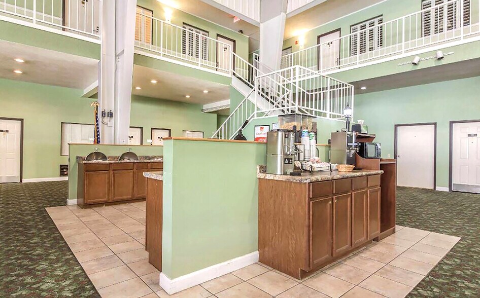 More Photos Of 612 W B St, McCook Hotel For Sale