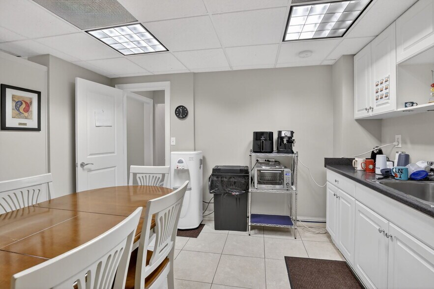 More Photos Of 100 SE 6th St, Fort Lauderdale Office For Lease