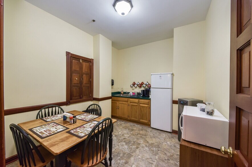 More Photos Of 30 S Shumway Ave, Batavia Office For Lease