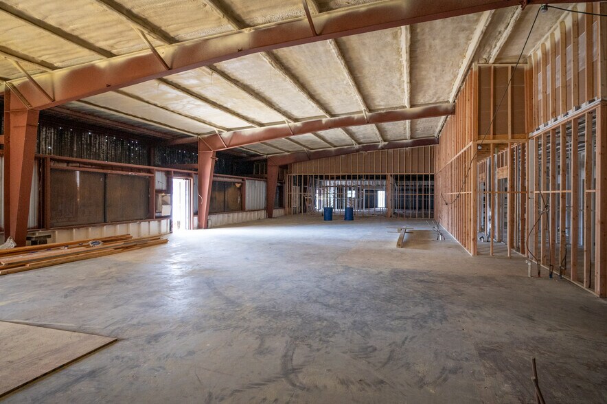 More Photos Of 211 S Magnolia St, Woodville Flex For Sale
