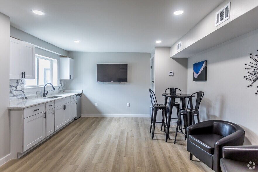 More Photos Of 1030 Poplar Ave, Memphis Apartments For Sale