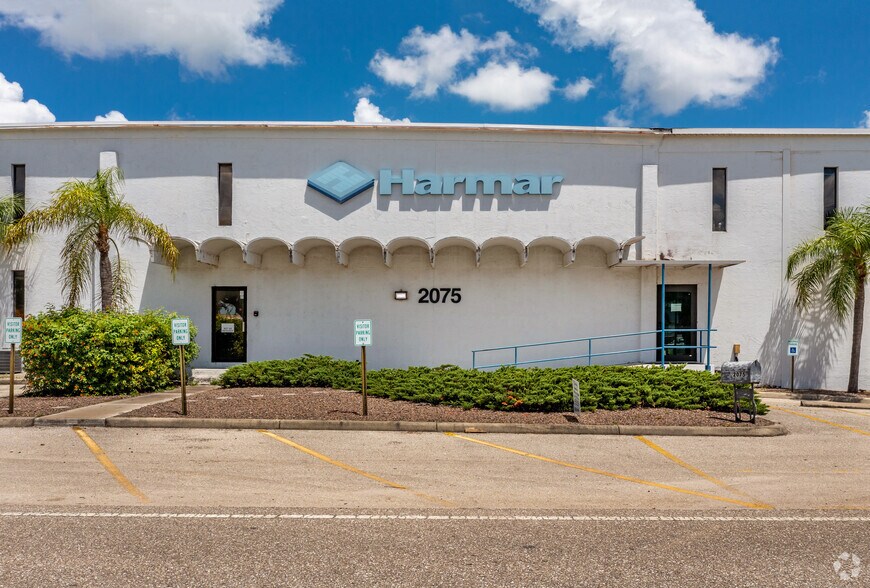 More Photos Of 2075 47th St, Sarasota Warehouse For Lease