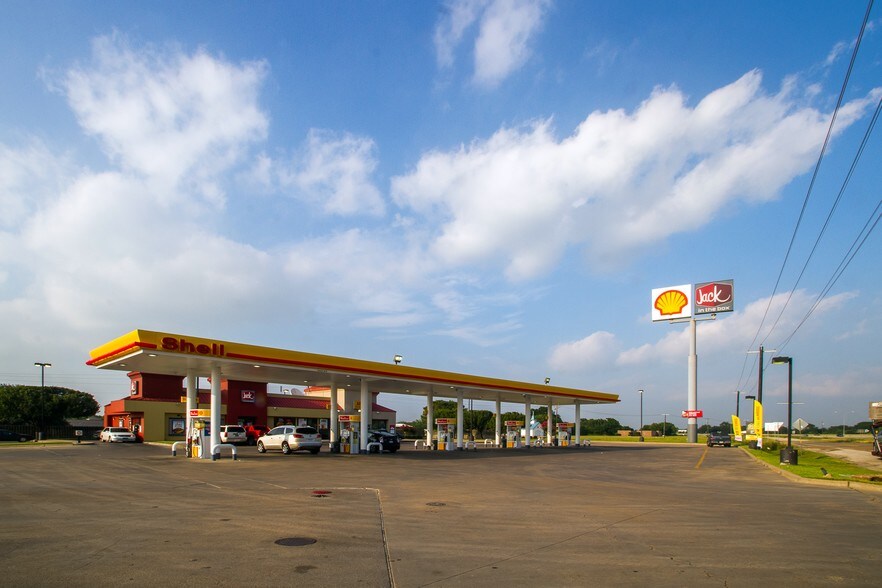 More Photos Of 1721 S Mechanic St, El Campo Fast Food For Sale